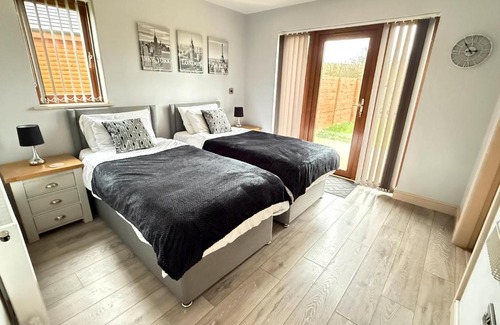 Fitling Casa | 32 Cherry-Lodge-Tranquil-Hot Tub-Fishing Lake-7m to beach