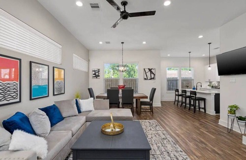 Northside Casa | 320) Perfect for a girls trip