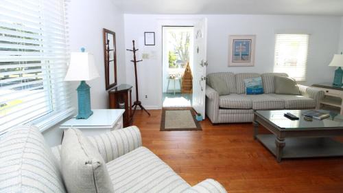 West Cape May Casa | 324 First Ave