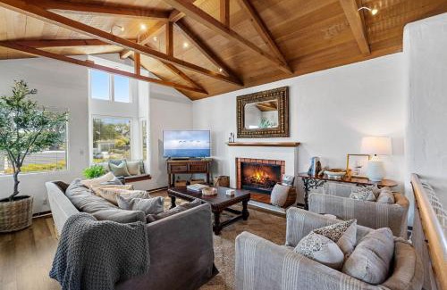 Pacific Grove Casa | 3263 Villa by the Sea townhouse