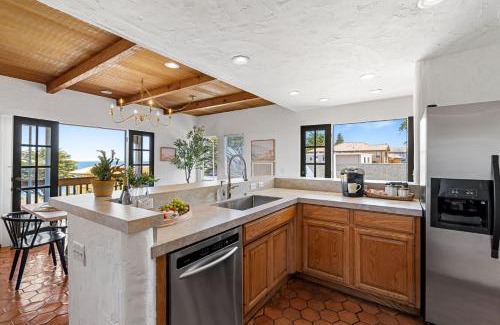 Pacific Grove Casa | 3263 Villa by the Sea townhouse