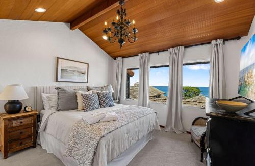 Pacific Grove Casa | 3263 Villa by the Sea townhouse