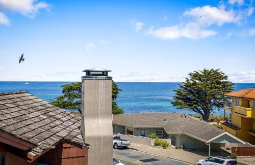 Pacific Grove Casa | 3263 Villa by the Sea townhouse