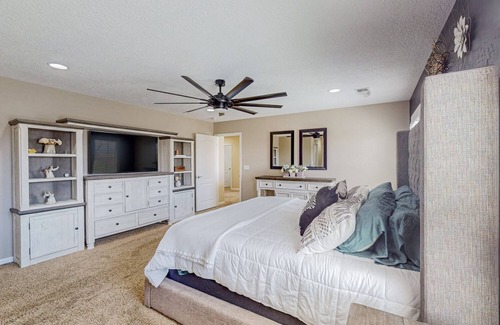 Paradise Hills Civic Casa | 3300SF of Modern Luxury - Spa/Work Space/Gym/Game Room - Pet Friendly!