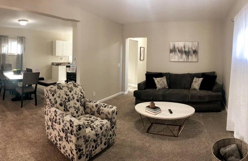 Cincinnati Casa | 3311 Evanston Large Renovated 4 BDR Close to DTWN Laundry