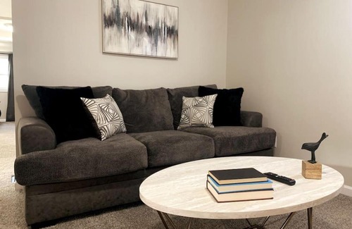 Cincinnati Casa | 3311 Evanston Large Renovated 4 BDR Close to DTWN Laundry