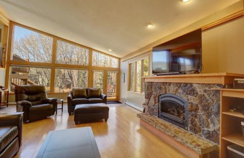Willow Grove Casa | 334 Willow Lake Ct, 4Br withloft 3Ba townhouse