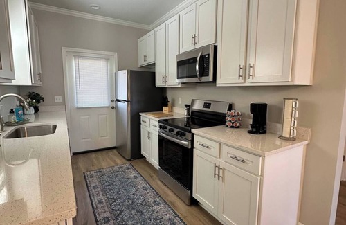 Midland City Cabaña | 336 Riverstone Way--- Charming 2-bedroom cottage with Amazing Amenities!!