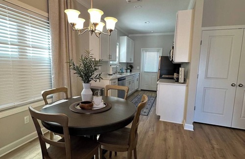 Midland City Cabaña | 336 Riverstone Way--- Charming 2-bedroom cottage with Amazing Amenities!!
