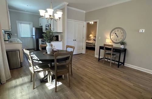 Midland City Cabaña | 336 Riverstone Way--- Charming 2-bedroom cottage with Amazing Amenities!!