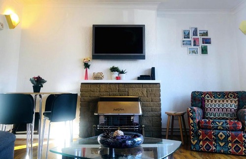 Stanwell Casa | 33SM12 Dreams Unlimited Serviced Accommodations Staines