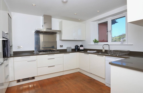 Dartmouth Cabaña | 34 Dart Marina
