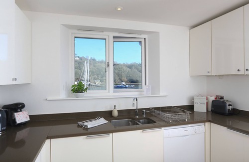 Dartmouth Cabaña | 34 Dart Marina