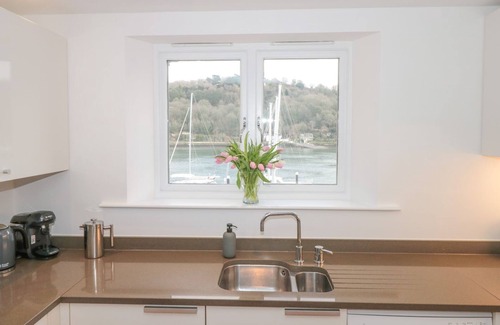 Dartmouth Cabaña | 34 Dart Marina