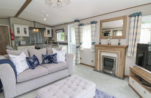 Llanarth Cabaña | 34 THE BEAUMONT, pet friendly, with a garden in Llanarth