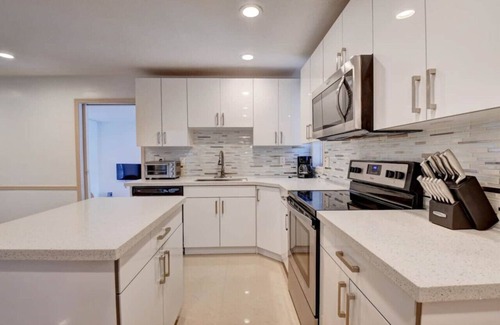 Boynton Beach Casa | 340A) Luxury Oasis with Pool - sleeps 15!