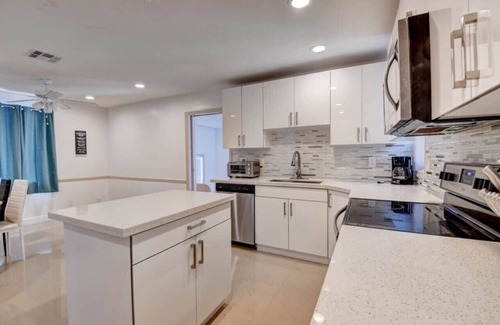 Boynton Beach Casa | 340A) Luxury Oasis with Pool - sleeps 15!