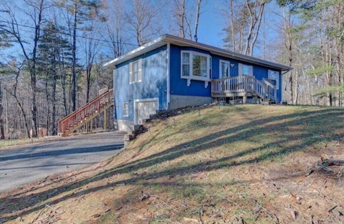 Pittsfield Casa | 345 Cozy Stay! 1.5 Miles to Pontoosuc Lake
