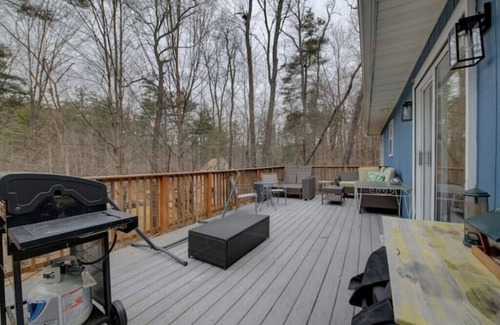 Pittsfield Casa | 345 Cozy Stay! 1.5 Miles to Pontoosuc Lake
