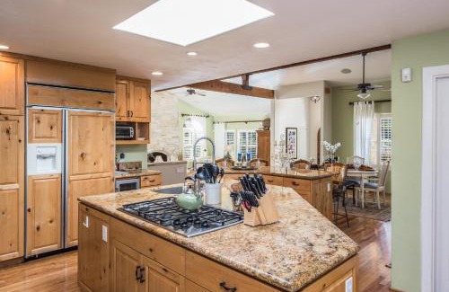 Del Rey Oaks Casa | 3485 Avalon by the Sea home