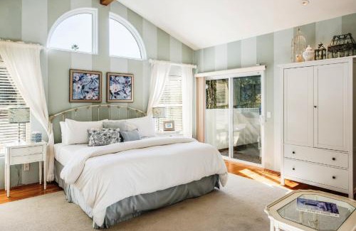 Del Rey Oaks Casa | 3485 Avalon by the Sea home
