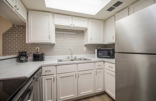 Casa Grande Condominio | Casa Grande Condominio de confort moderno con capacidad para 3 complejos w piscina exuberante paisaje