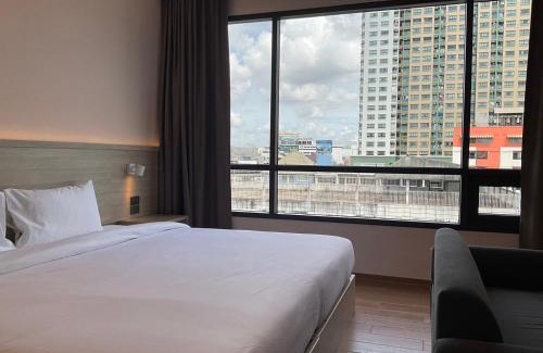 Bang Phlat Hotel | 35 Bow Hotel
