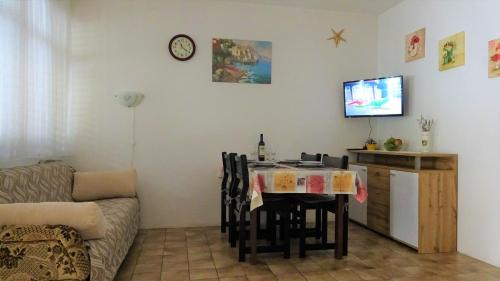 Ribarica Apartamento | 35 meters from sea Apartment Keser and House