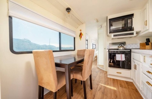 Canoncito Casa | 35' RV- Glamping |Firepit |Private| 15min to Plaza