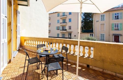 La Madeleine Apartamento | #35 Suite Carlone 5min from the beach AC & Terrace