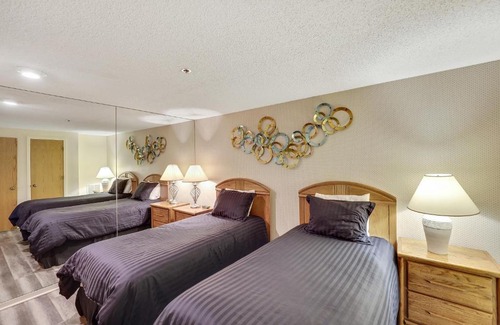 Charlevoix Casa | 350 Edgewater Inn