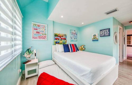 Twin Lakes Apartamento | 350A Waterfront Oasis with hot tub
