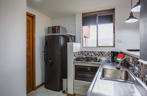 La Aguacatala Apartamento | 350MB WiFi Hermosa vista de Medellín con A/C