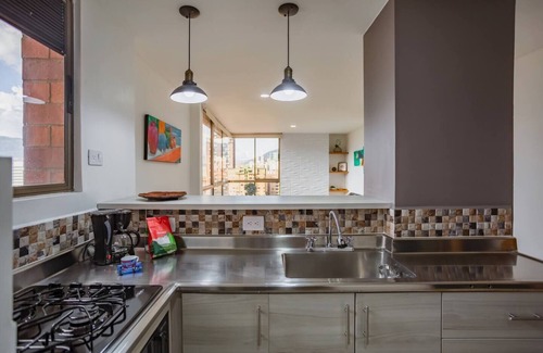 La Aguacatala Apartamento | 350MB WiFi Hermosa vista de Medellín con A/C