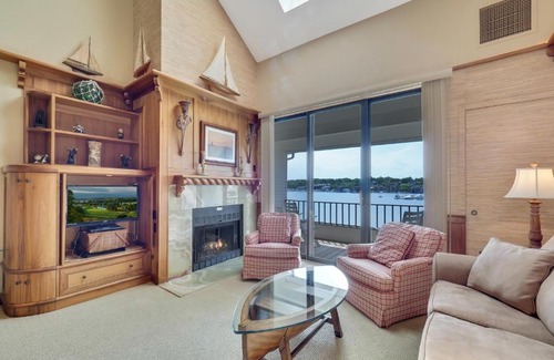 Charlevoix Casa | 355 Edgewater Inn
