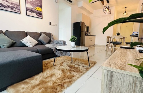 Taman Pertama Condominio | 36 Family Suite 7 Pax 3 Rooms Velocity Mall IKEA Short Walk to MRT & LRT Maluri