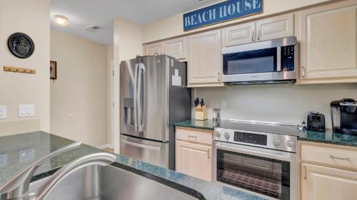 Isle of Palms Casa | 36 Lagoon Villa by AvantStay Fishing Dock Views