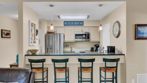Isle of Palms Casa | 36 Lagoon Villa by AvantStay Fishing Dock Views