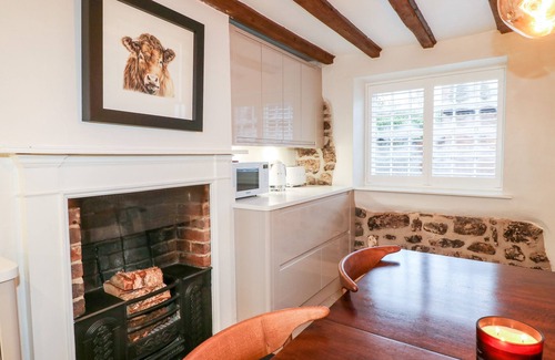 Ticknall Cabaña | 36 MAIN STREET, pet friendly, with open fire in Ticknall