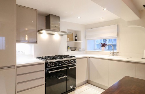 Ticknall Cabaña | 36 MAIN STREET, pet friendly, with open fire in Ticknall