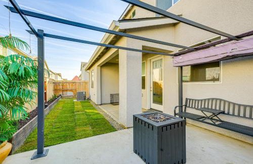 Visalia Casa | 36 Mi to Sequoia NP Pet-Friendly Home with Dog Run!