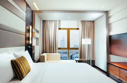 Jumeira 3 Complejo | 360 degree views of the Dubai skyline to include Burj Khalifa and Burj Al Arab