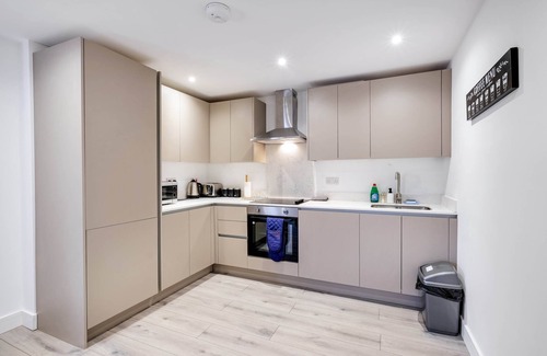 Camberley Apartamento | 360 GU15 Aspen Court 01 - Modern 3 Bedrooms Apartment 01 Town Centre Camberley