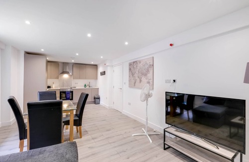 Camberley Apartamento | 360 GU15 Aspen Court 01 - Modern 3 Bedrooms Apartment 01 Town Centre Camberley