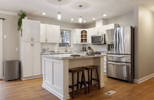 Jeffersonville Casa | 3600SF~Game room~2 Kitchens~Spacious Backyard