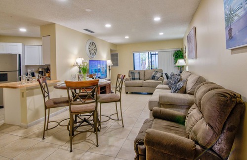 Ventura Apartamento | 3608 Apartment with 3 swimming pools , Near Disney world.