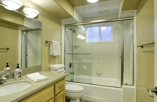 Downtown Casa | 361 A Hinds 4 Bedroom Townhouse by RedAwning