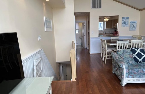 Dennisville Condominio | 364 47th Place, Unit:East