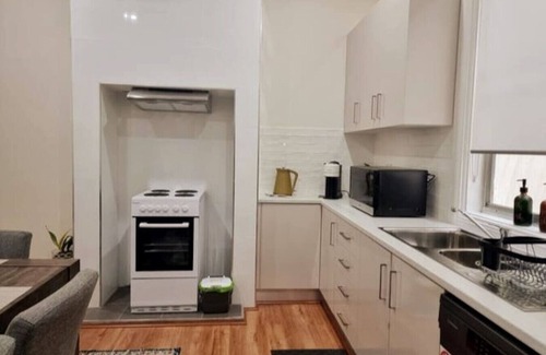 Wollongong CBD Casa | 36A: Modern 3BR in Heart of Downtown