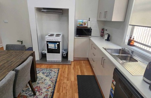 Wollongong CBD Casa | 36A: Modern 3BR in Heart of Downtown